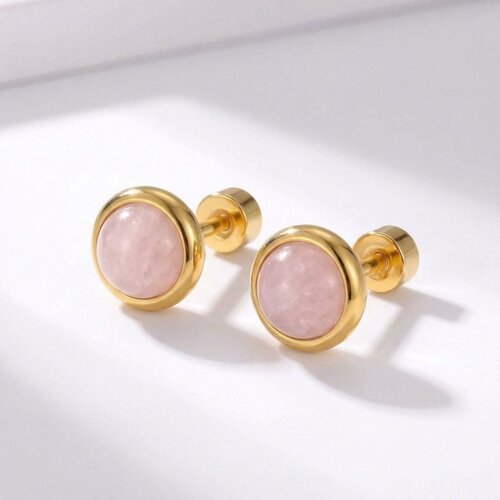 Lundholm Novi – Natural Stone Stud Earrings 0.8 cm – Rose Quartz – Gold-Tone
