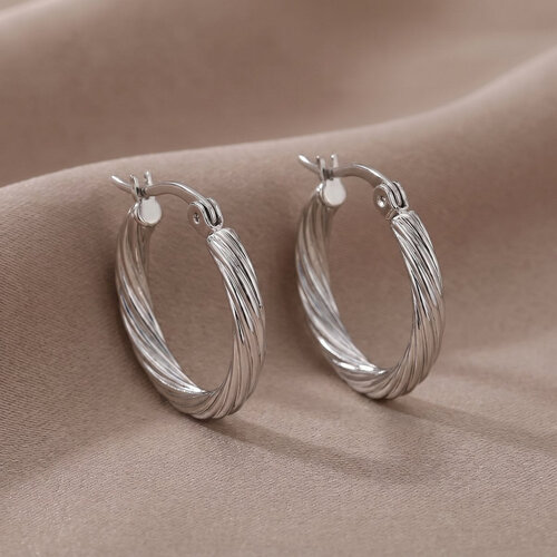 Lundholm Jayla – Twisted Hoop Earrings 2 cm for Women – Silver-Tone Lundholm Jayla – Twisted Hoop Earrings 2 cm for Women – Silver-Tone