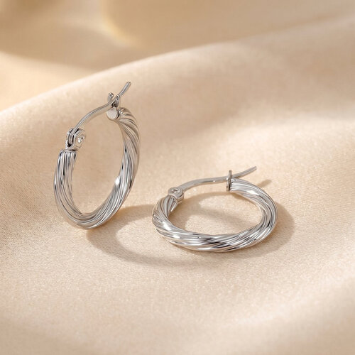 Lundholm Jayla – Twisted Hoop Earrings 2 cm for Women – Silver-Tone Lundholm Jayla – Twisted Hoop Earrings 2 cm for Women – Silver-Tone
