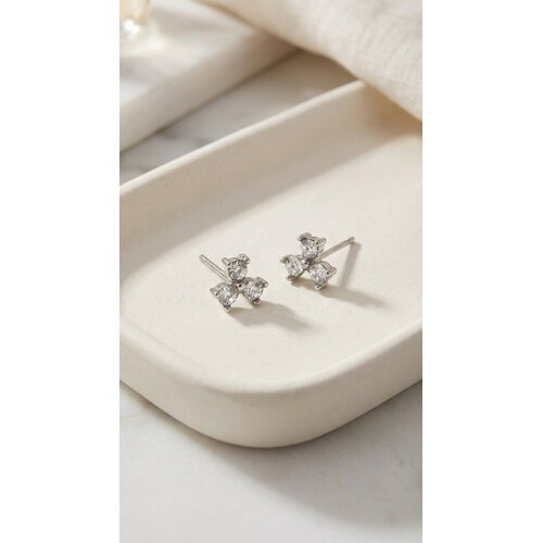 Lundholm Ziza – Cubic Zirconia Cluster Stud Earrings for Women – Silver-Tone Lundholm Ziza – Cubic Zirconia Cluster Stud Earrings for Women – Silver-Tone