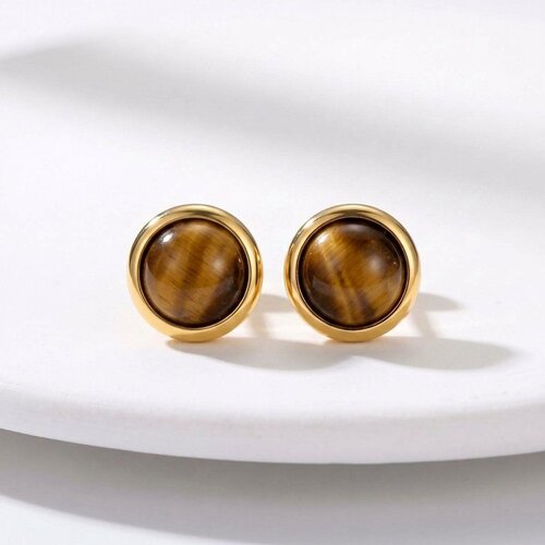 Lundholm Novi – Natural Stone Stud Earrings 0.8 cm – Tiger's Eye – Gold-Tone Lundholm Novi – Natural Stone Stud Earrings 0.8 cm – Tiger's Eye – Gold-Tone