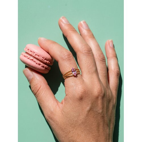 Lundholm Juliette – Adjustable Ring with Pink Natural Stone – Gold-Tone Lundholm Juliette – Adjustable Ring with Pink Natural Stone – Gold-Tone