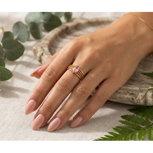Lundholm Juliette – Adjustable Ring with Pink Natural Stone – Gold-Tone Lundholm Juliette – Adjustable Ring with Pink Natural Stone – Gold-Tone