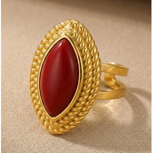 Lundholm Ivana – Verstelbare Ring met Rode Steen – Goudkleurig Lundholm Ivana – Verstelbare Ring met Rode Steen – Goudkleurig