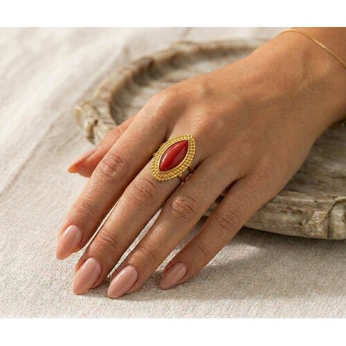 Lundholm Ivana – Adjustable Ring with Red Stone – Gold-Tone Lundholm Ivana – Adjustable Ring with Red Stone – Gold-Tone