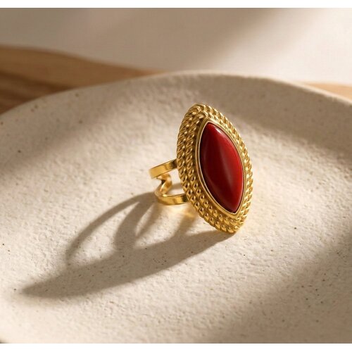 Lundholm Ivana – Adjustable Ring with Red Stone – Gold-Tone Lundholm Ivana – Adjustable Ring with Red Stone – Gold-Tone