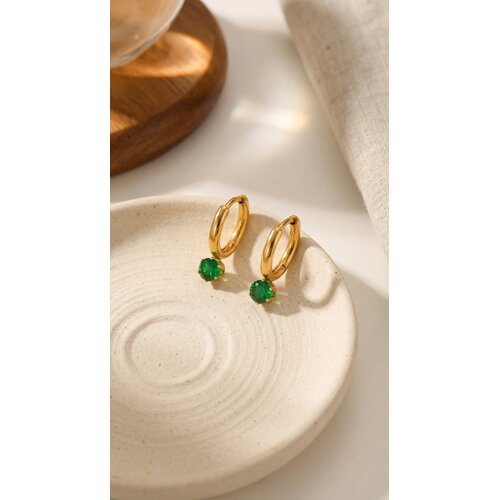 Lundholm Aurelia – Huggie Earrings with Green Stone – Gold-Tone Lundholm Aurelia – Huggie Earrings with Green Stone – Gold-Tone