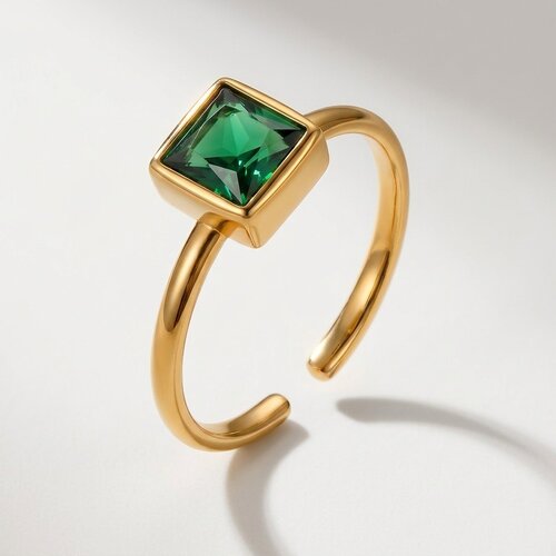 Lundholm Julie – Adjustable Ring with Green Stone – Gold-Tone Lundholm Julie – Adjustable Ring with Green Stone – Gold-Tone