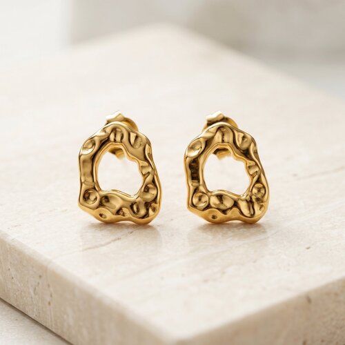 Lundholm Maisie – Open Square Stud Earrings – Gold-Tone Lundholm Maisie – Open Square Stud Earrings – Gold-Tone