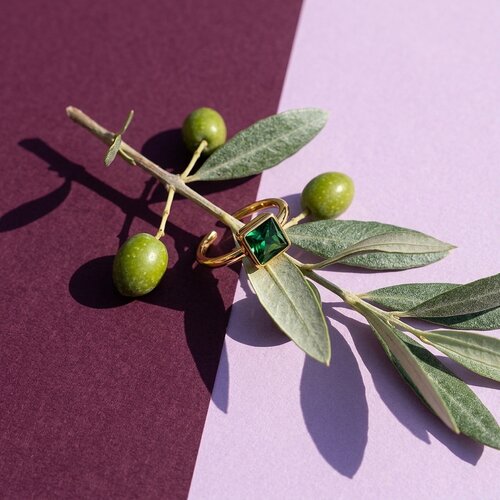 Lundholm Julie – Adjustable Ring with Green Stone – Gold-Tone Lundholm Julie – Adjustable Ring with Green Stone – Gold-Tone