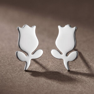 Lundholm Fiene – Tulip Stud Earrings for Women – Silver-Tone Lundholm Fiene – Tulip Stud Earrings for Women – Silver-Tone