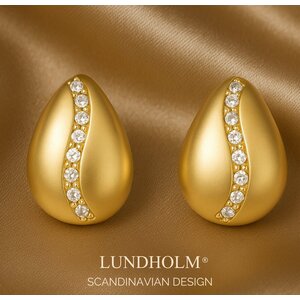 Lundholm Kora – Druppel Oorstekers met Zirkonia – Goudkleurig Lundholm Kora – Druppel Oorstekers met Zirkonia – Goudkleurig
