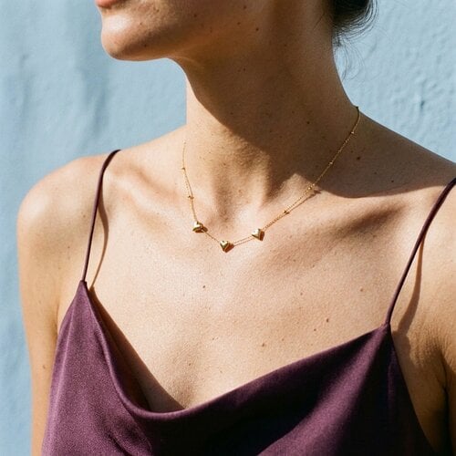 Lundholm Dyna – Ketting met Drie Hartjes – Goudkleurig Lundholm Dyna – Ketting met Drie Hartjes – Goudkleurig
