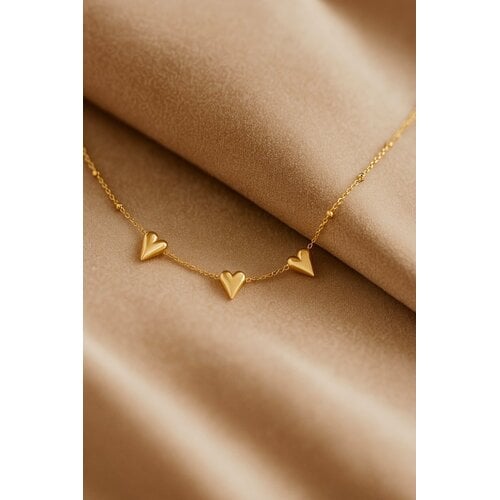Lundholm Dyna – Ketting met Drie Hartjes – Goudkleurig Lundholm Dyna – Ketting met Drie Hartjes – Goudkleurig