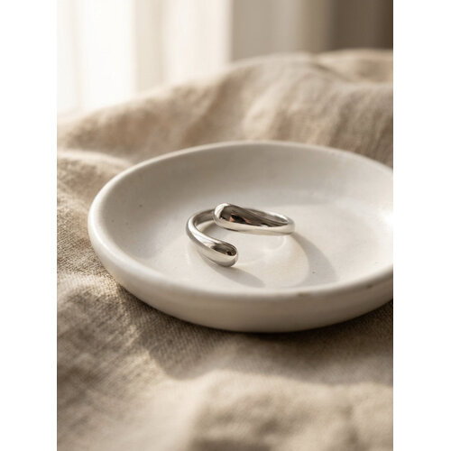 Lundholm Dagny – Verstelbare Open Druppelring – Zilverkleurig Lundholm Dagny – Verstelbare Open Druppelring – Zilverkleurig