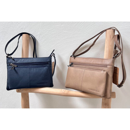 Lundholm Kopenhagen – Grote Leren Schoudertas – 4 Kleuren – Taupe Lundholm Kopenhagen – Grote Leren Schoudertas – 4 Kleuren – Taupe