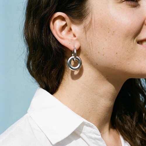 Lundholm Nina – Dubbele Hoops Oorbellen Dames – Goudkleurig Lundholm Nina – Dubbele Hoops Oorbellen Dames – Goudkleurig