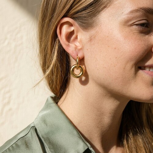 Lundholm Nina – Dubbele Hoops Oorbellen Dames – Goudkleurig Lundholm Nina – Dubbele Hoops Oorbellen Dames – Goudkleurig