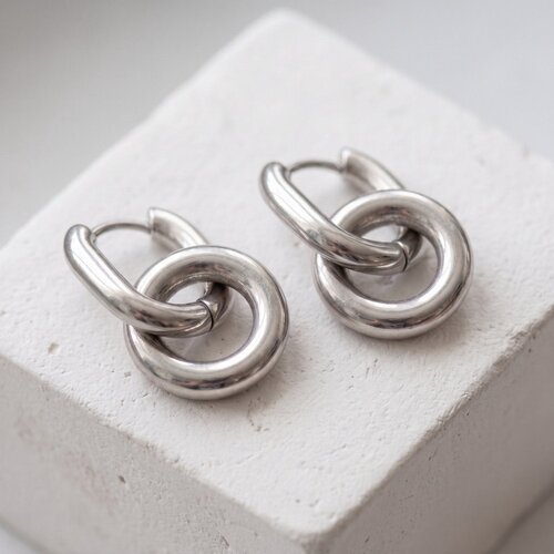Lundholm Inka – Oorringen met Ring in Elkaar 2,2 cm – Goudkleurig Lundholm Inka – Oorringen met Ring in Elkaar 2,2 cm – Goudkleurig