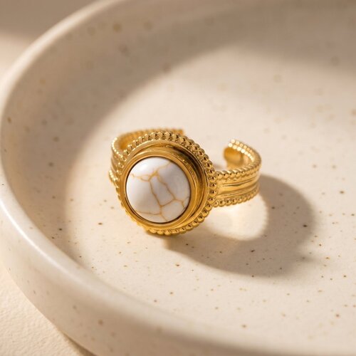 Lundholm Ronja – Bewerkte Ring met Natuursteen – Wit Lundholm Ronja – Bewerkte Ring met Natuursteen – Wit