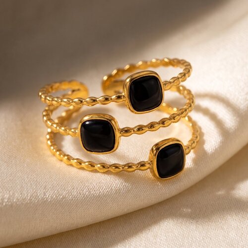 Lundholm Maeve – Statement Ring with Square Stones – Black Lundholm Maeve – Statement Ring with Square Stones – Black