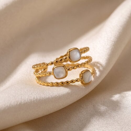 Lundholm Maeve – Statement Ring with Square Stones – White Lundholm Maeve – Statement Ring with Square Stones – White