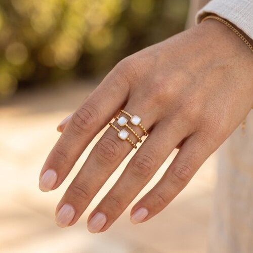 Lundholm Maeve – Statement Ring with Square Stones – White Lundholm Maeve – Statement Ring with Square Stones – White