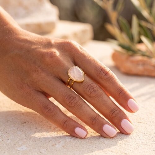 Lundholm Rosan – Adjustable Statement Ring with Natural Stone – Purple Stone – Gold-Tone Lundholm Rosan – Adjustable Statement Ring with Natural Stone – Purple Stone – Gold-Tone