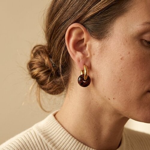Lundholm Mabel – Hoops with Natural Stone Charm – Mahogany Obsidian – Gold-Tone Lundholm Mabel – Hoops with Natural Stone Charm – Mahogany Obsidian – Gold-Tone
