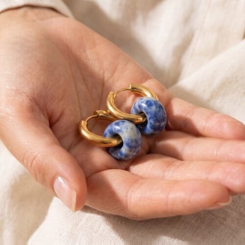 Lundholm Mabel – Hoops with Natural Stone Charm – Blue Natural Stone – Gold-Tone Lundholm Mabel – Hoops with Natural Stone Charm – Blue Natural Stone – Gold-Tone