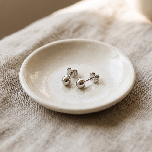 Lundholm Max – Ball Stud Earrings for Women 4 mm – Silver-Tone Lundholm Max – Ball Stud Earrings for Women 4 mm – Silver-Tone
