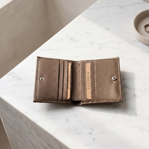 Lundholm Byske – Leren Dames Portemonnee 9 Pasjes met RFID – Taupe Lundholm Byske – Leren Dames Portemonnee 9 Pasjes met RFID – Taupe