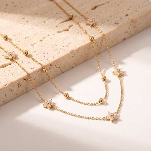 Lundholm Lundholm Alessandra Ketting Dames Goudkleurig - Premium Stainless Steel Gold PVD Plated - Dubbellaagse Ketting met Bloemetjes en Zirkonia - 43 + 5 cm Verstelbaar - Elegante Layering Ketting - Waterproof & Hypoallergeen Lundholm Lundholm Alessandra Ketting Dames Goudkleurig - Premium Stainless Steel Gold PVD Plated - Dubbellaagse Ketting met Bloemetjes en Zirkonia - 43 + 5 cm Verstelbaar - Elegante Layering Ketting - Waterproof & Hypoallergeen