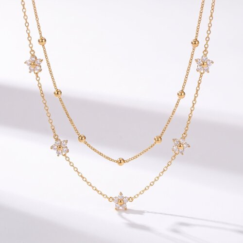 Lundholm Lundholm Alessandra Ketting Dames Goudkleurig - Premium Stainless Steel Gold PVD Plated - Dubbellaagse Ketting met Bloemetjes en Zirkonia - 43 + 5 cm Verstelbaar - Elegante Layering Ketting - Waterproof & Hypoallergeen Lundholm Lundholm Alessandra Ketting Dames Goudkleurig - Premium Stainless Steel Gold PVD Plated - Dubbellaagse Ketting met Bloemetjes en Zirkonia - 43 + 5 cm Verstelbaar - Elegante Layering Ketting - Waterproof & Hypoallergeen