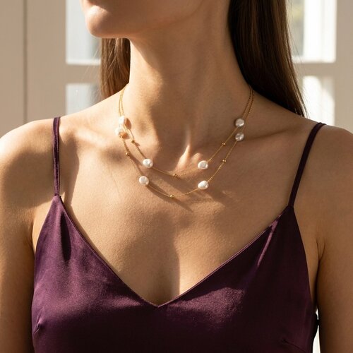 Lundholm Mirabelle – Layered Parelketting met Barokparels – Goudkleurig Lundholm Mirabelle – Layered Parelketting met Barokparels – Goudkleurig