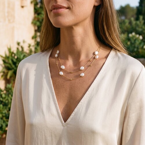 Lundholm Mirabelle – Layered Parelketting met Barokparels – Goudkleurig Lundholm Mirabelle – Layered Parelketting met Barokparels – Goudkleurig