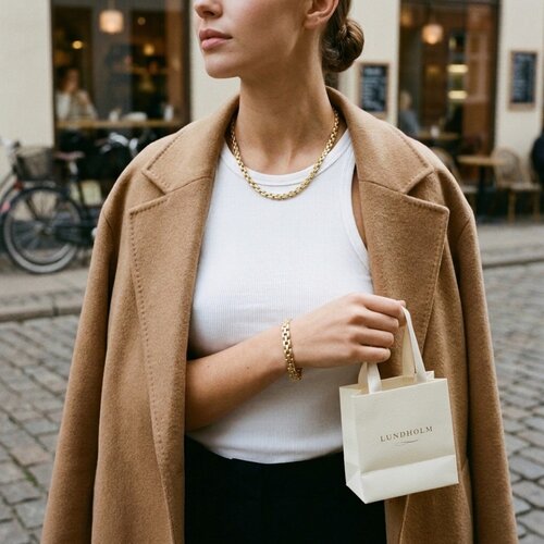 Lundholm Vendela – Sieradenset met Platte Schakelketting en Armband in Geschenkdoos – Goud- of Zilverkleurig Lundholm Vendela – Sieradenset met Platte Schakelketting en Armband in Geschenkdoos – Goud- of Zilverkleurig