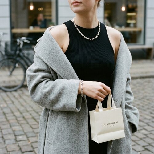 Lundholm Vendela – Sieradenset met Platte Schakelketting en Armband in Geschenkdoos – Goud- of Zilverkleurig Lundholm Vendela – Sieradenset met Platte Schakelketting en Armband in Geschenkdoos – Goud- of Zilverkleurig