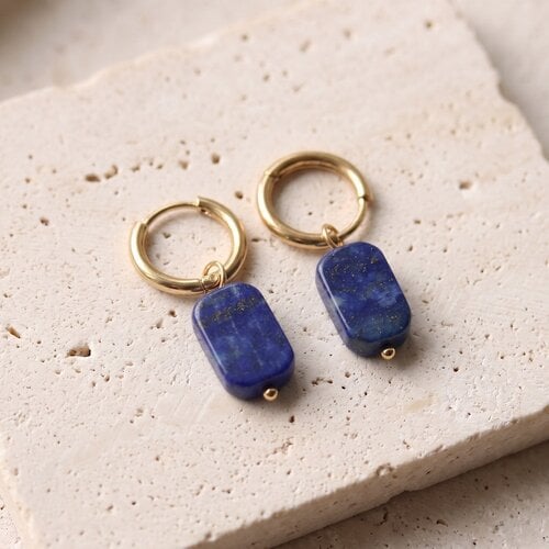 Lundholm Agneta – Oorringen met Natuursteen Hanger – Lapis Lazuli – Goudkleurig Lundholm Agneta – Oorringen met Natuursteen Hanger – Lapis Lazuli – Goudkleurig