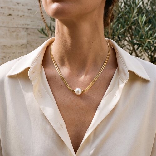 Lundholm Lundholm Margaux Parelketting Dames Goudkleurig - Ketting met Grote Parel - Dubbele Slangenketting - Gold Plated - Elegante Parel Ketting Goud - Cadeau voor Haar Lundholm Lundholm Margaux Parelketting Dames Goudkleurig - Ketting met Grote Parel - Dubbele Slangenketting - Gold Plated - Elegante Parel Ketting Goud - Cadeau voor Haar