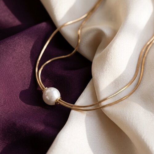 Lundholm Lundholm Margaux Parelketting Dames Goudkleurig - Ketting met Grote Parel - Dubbele Slangenketting - Gold Plated - Elegante Parel Ketting Goud - Cadeau voor Haar Lundholm Lundholm Margaux Parelketting Dames Goudkleurig - Ketting met Grote Parel - Dubbele Slangenketting - Gold Plated - Elegante Parel Ketting Goud - Cadeau voor Haar