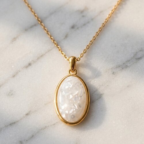 Lundholm Lundholm Beatrice Parelmoer Ketting Dames Goudkleurig - Ketting met Grote Ovale Parelmoer Hanger - Schelp Ketting - Statement Ketting - Premium Stainless Steel Gold Plated - 50 cm - Waterproof & Hypoallergeen Lundholm Lundholm Beatrice Parelmoer Ketting Dames Goudkleurig - Ketting met Grote Ovale Parelmoer Hanger - Schelp Ketting - Statement Ketting - Premium Stainless Steel Gold Plated - 50 cm - Waterproof & Hypoallergeen