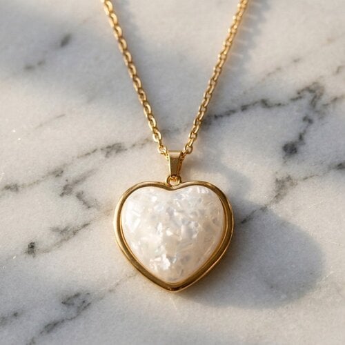 Lundholm Lundholm Beatrice Parelmoer Hartjes Ketting Dames Goudkleurig - Ketting met Hart Hanger van Parelmoer - Schelp Ketting - Premium Stainless Steel Gold Plated - 50 cm - Waterproof & Hypoallergeen Lundholm Lundholm Beatrice Parelmoer Hartjes Ketting Dames Goudkleurig - Ketting met Hart Hanger van Parelmoer - Schelp Ketting - Premium Stainless Steel Gold Plated - 50 cm - Waterproof & Hypoallergeen