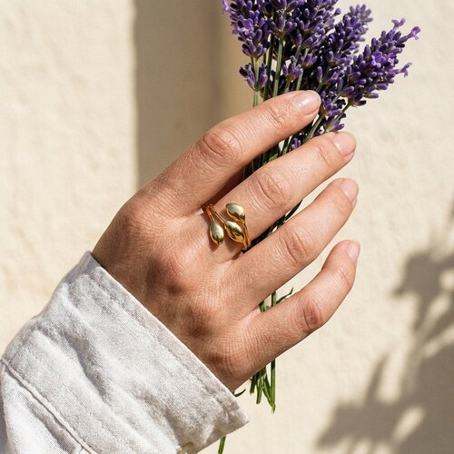 Lundholm Vilma – Verstelbare Ring met Blaadjes – Goudkleurig Lundholm Vilma – Verstelbare Ring met Blaadjes – Goudkleurig