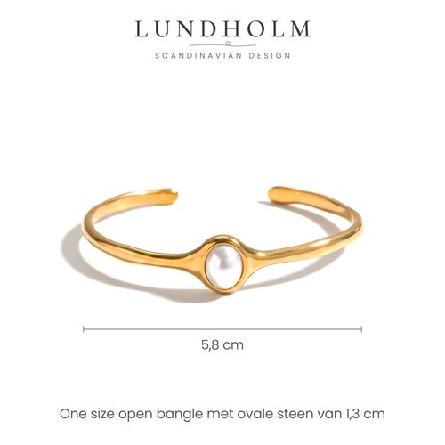 Lundholm Jol – Open Bangle met Witte Parel Dames – Goudkleurig Lundholm Jol – Open Bangle met Witte Parel Dames – Goudkleurig