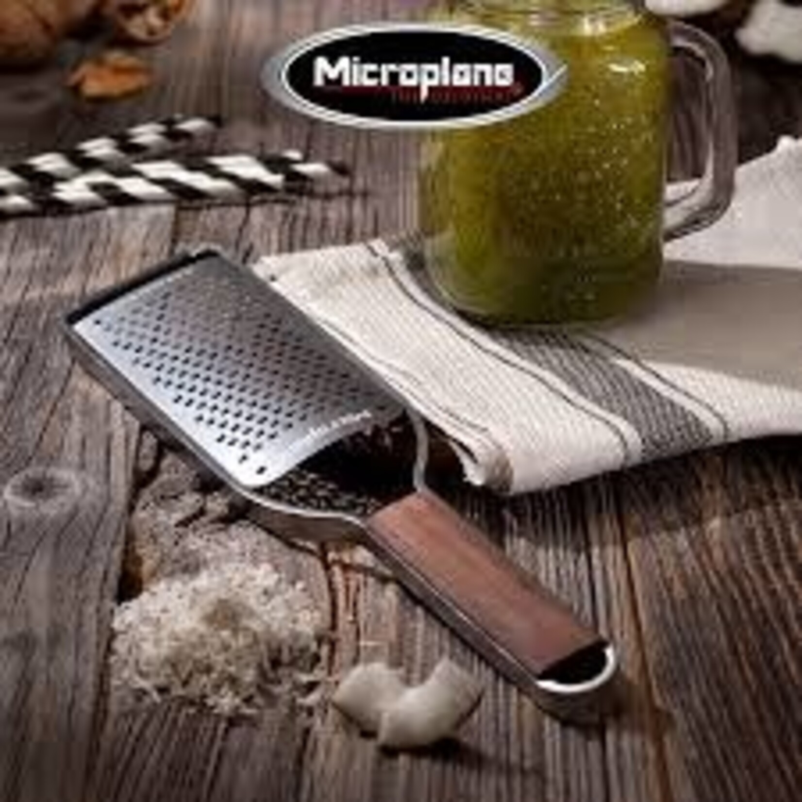 Microplane rasp grof Microplane Master grof rasp coarse Blade walnoothout in handvat Microplane 43300