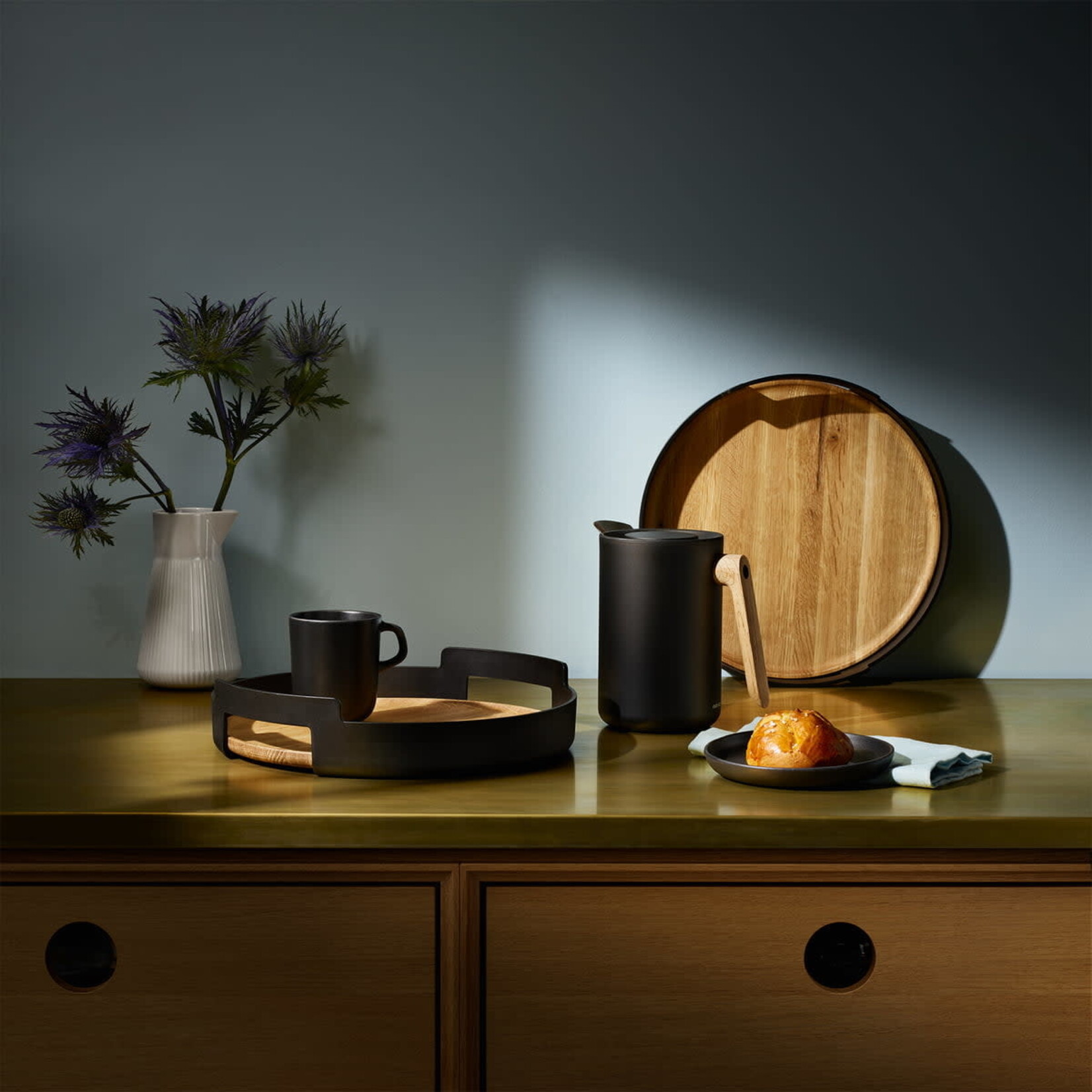 Eva Solo en Eva Trio 35 cm dienblad Eva Solo hout met zwart kunststof dienblad Eva Solo 520416
