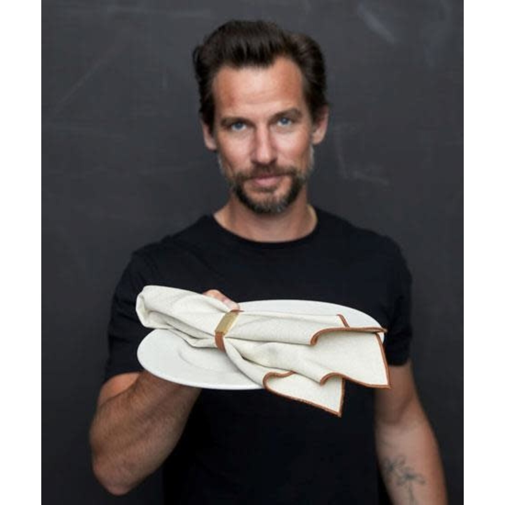 BITZ Set-4 2 kleuren leer servetringen met goud Bitz servetringen bruin zwart leer met goud Bitz 12144