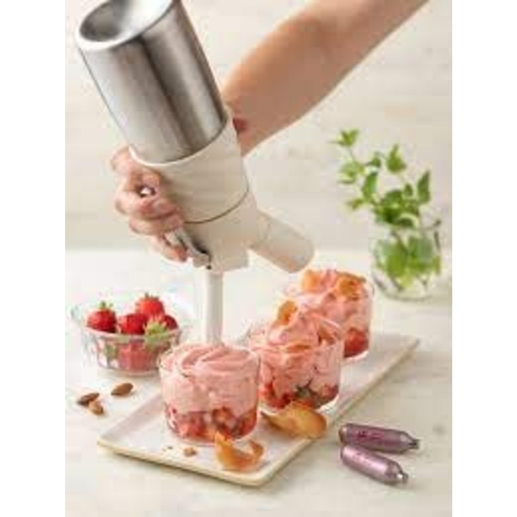 iSi Culinary Whip 250 ml ivoor wit Creative Whip iSi Creative Whip 250 ml  iSi 139010