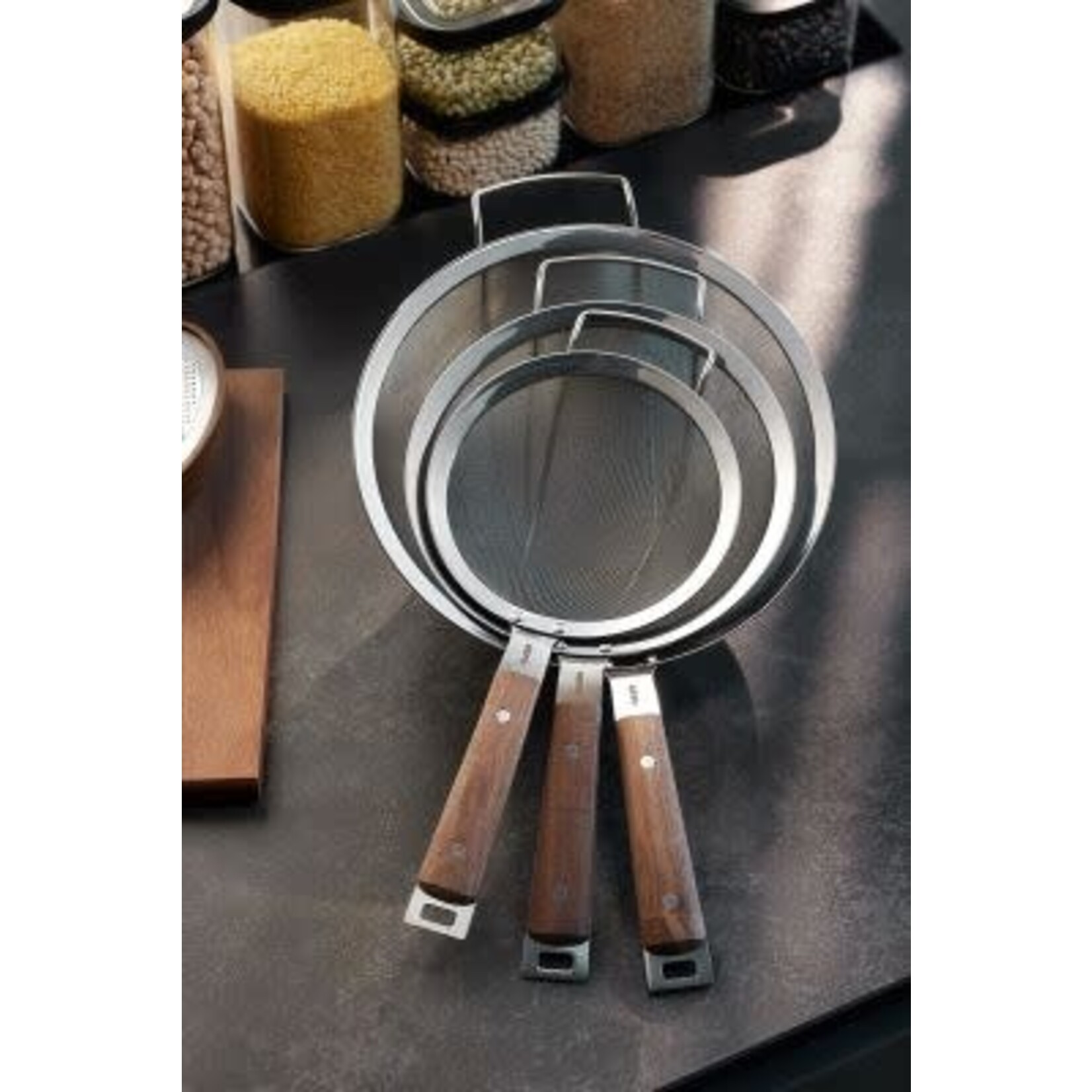 Gefu zeef 24 cm Zeef Gefu Passo rvs zeef 24 cm met walnoothouten inzet in de steel voor fijne grip Gefu 15507